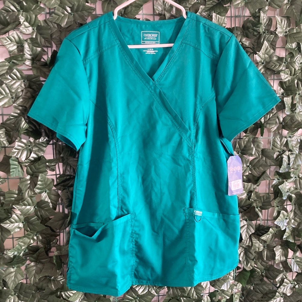 NWT‎ Cherokee Workwear sz L Revolution Modern Classic 2-Way Stretch Scrub Top